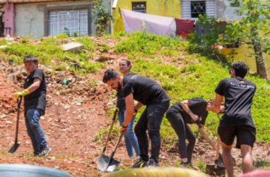 Sao Paolo employees volunteering