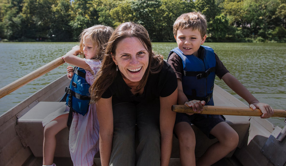 PhysicianwithKidsRowingHudsonRiver_v2