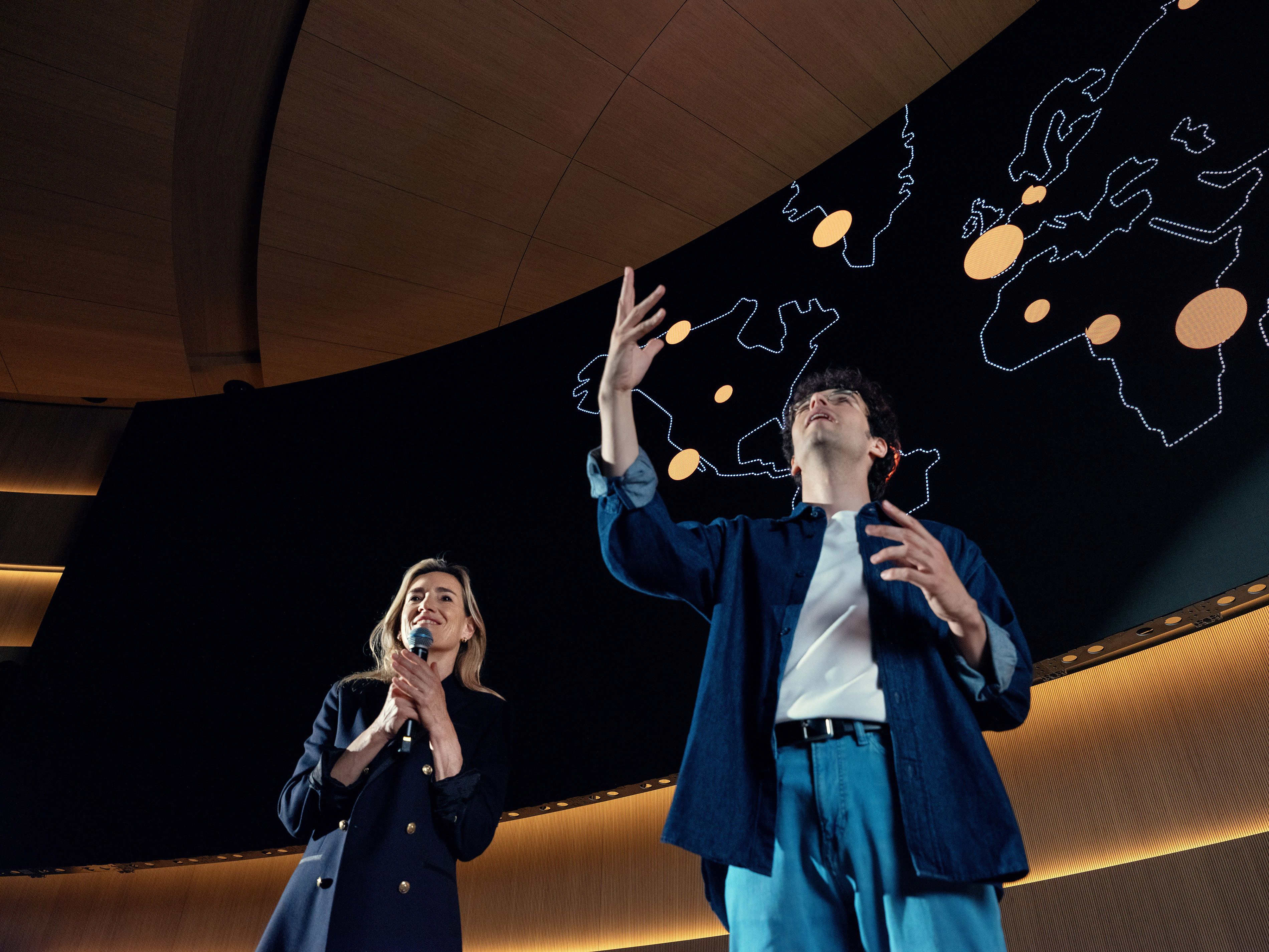 Two Orange colleagues on a stage