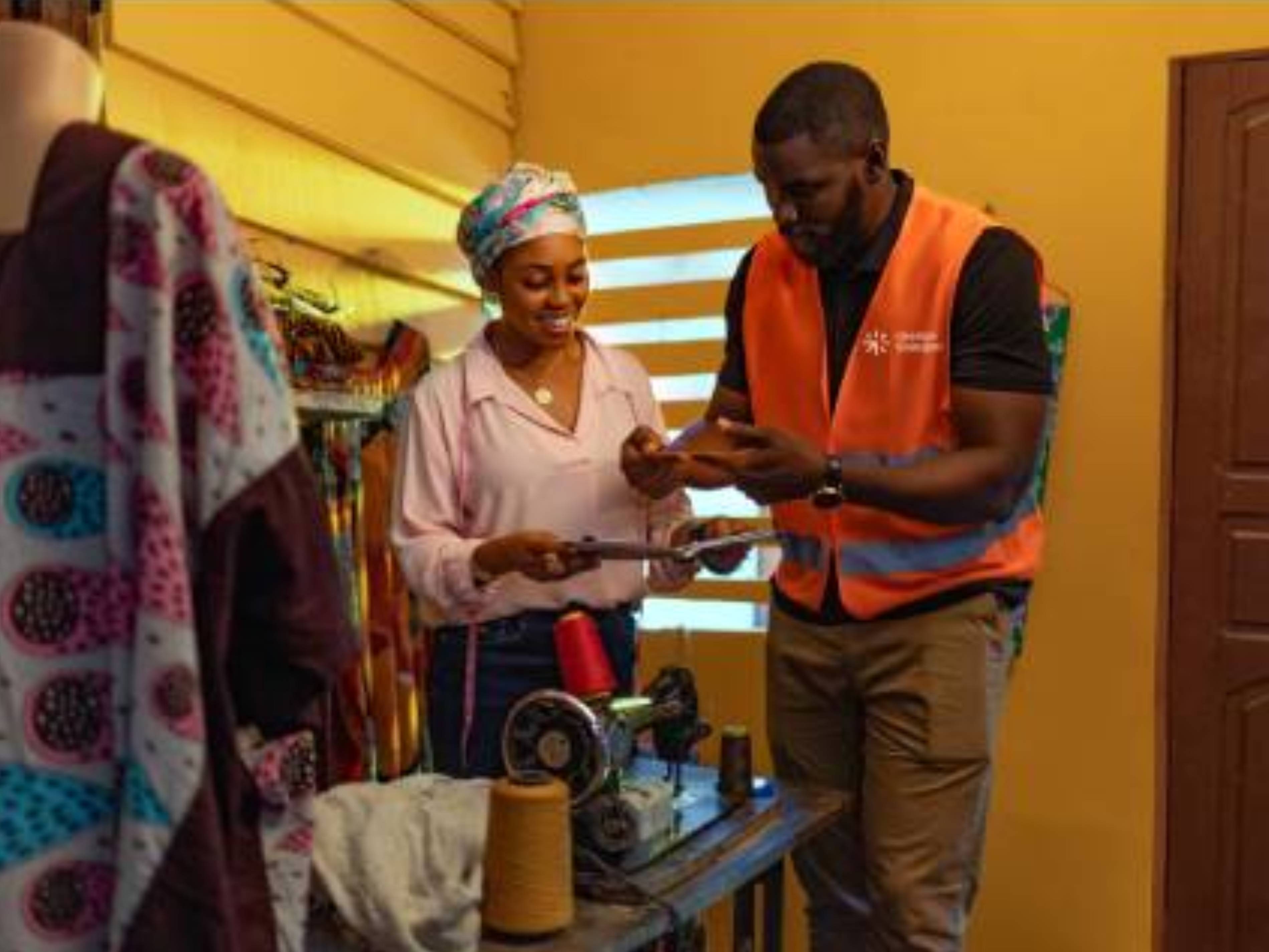 couturiere-atelier-textile-orange