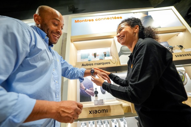 Orange advisor showing a smartwatch