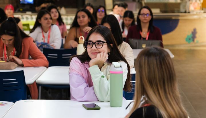 foto de una participante en un evento de p&g