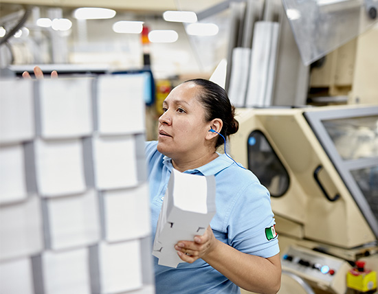 AnemployeeinPMI’smanufacturingfacilityinGuadalajaraMexico