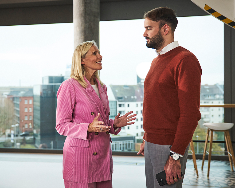 Colleagues in a conversion in the office