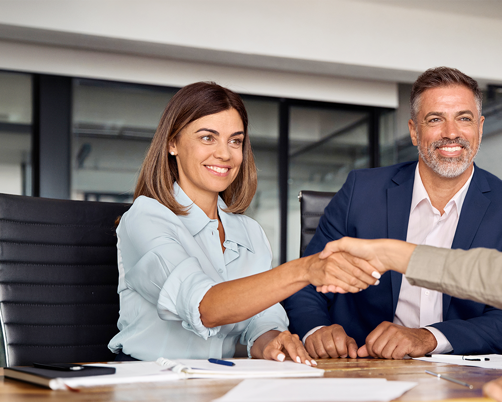 Support_1000x800_Businesswomansealsdealwithhandshake