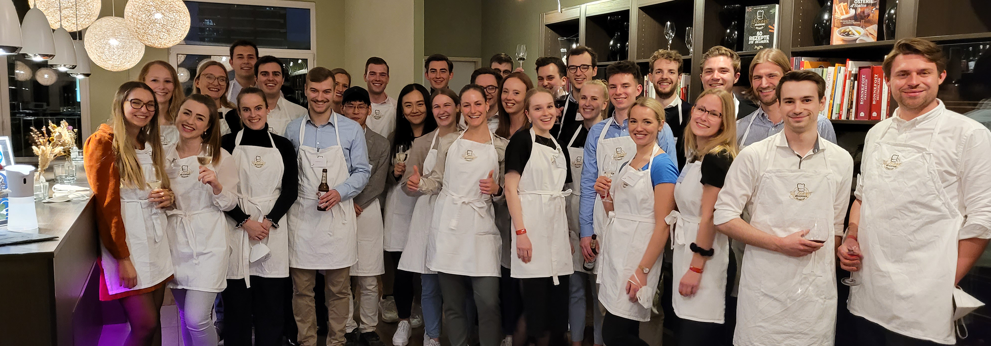 Mitglieder des Netzwerks beim Kochkurs