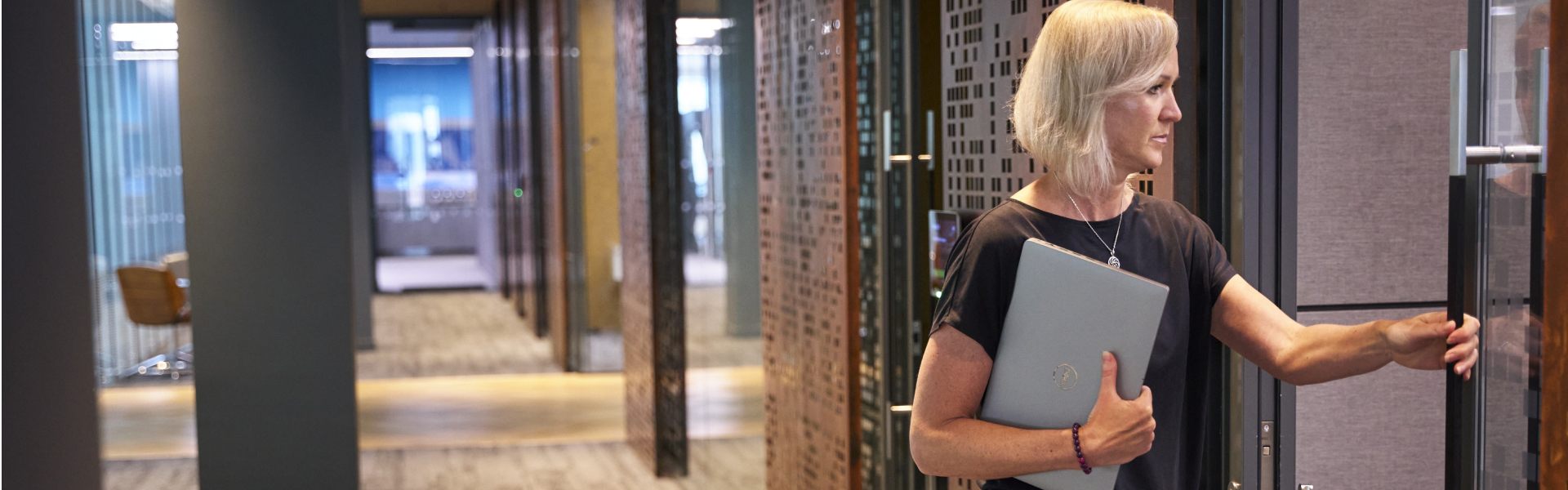 Womanopeningadoorinamodernoffice1920x600