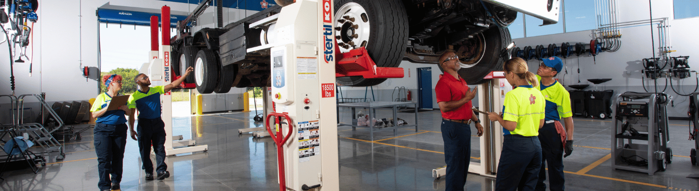 mechanical-employees-car-shop