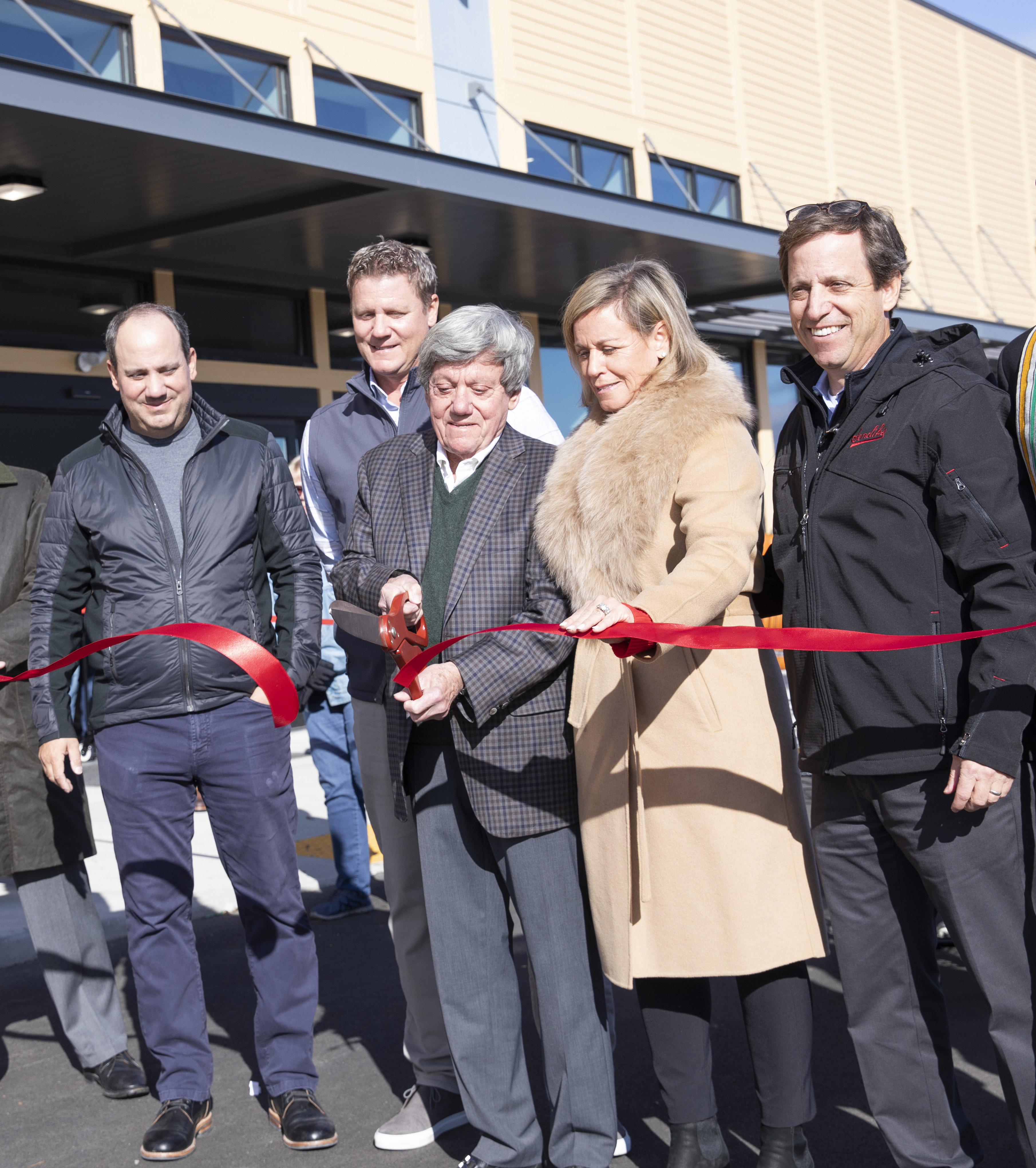 Family_RibbonCutting