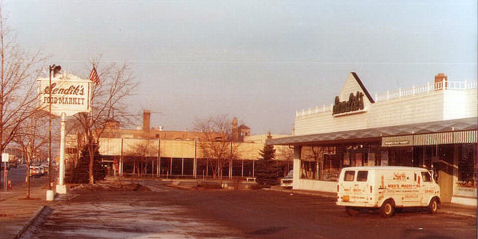 zzzHist-Outsidestorein19731-ddac6502-d76d-4e77-8060-c7ab11051240