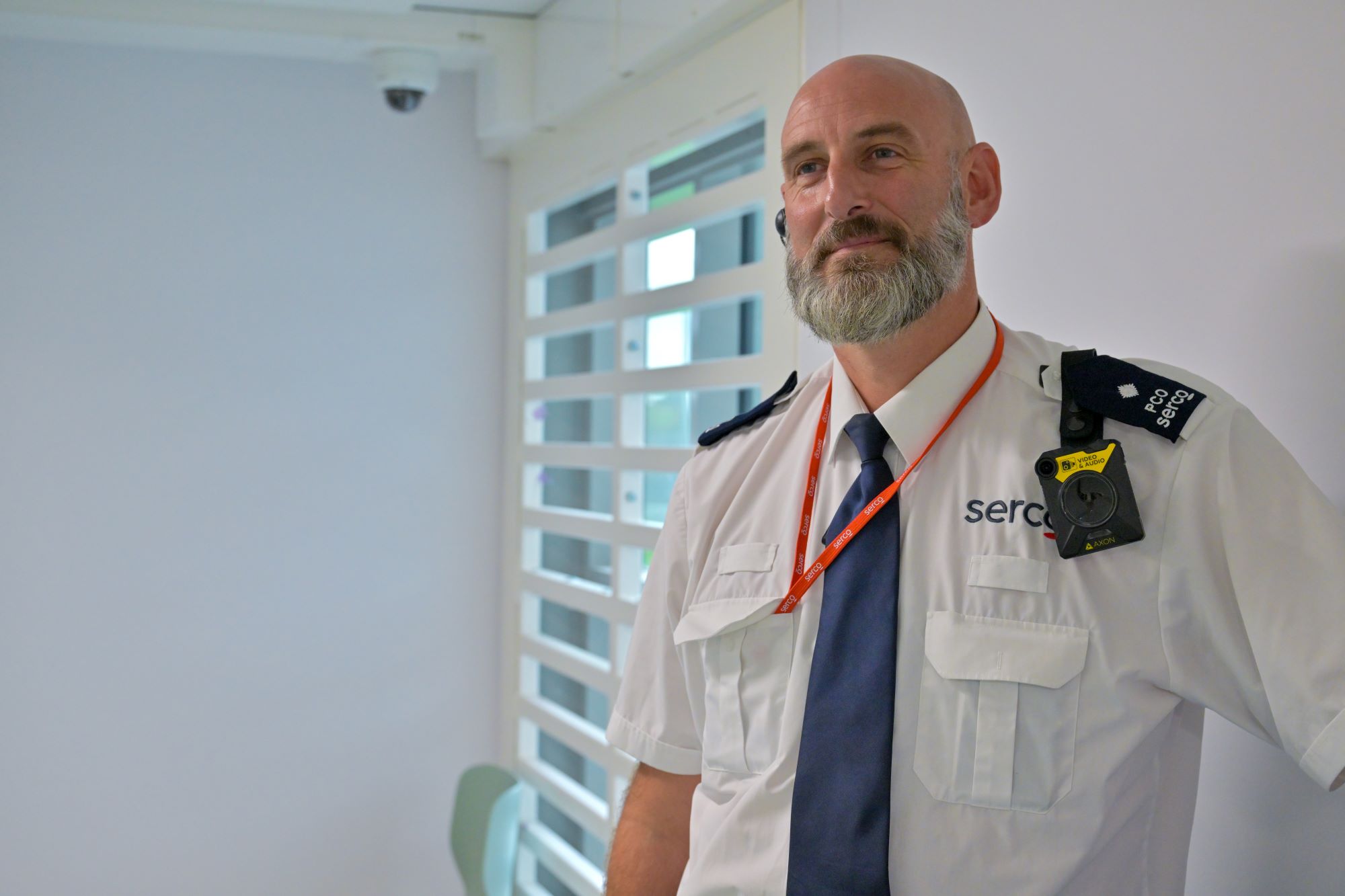 13056_27_09_202313_32_26_HMPFosseWay-prison-officer_resized