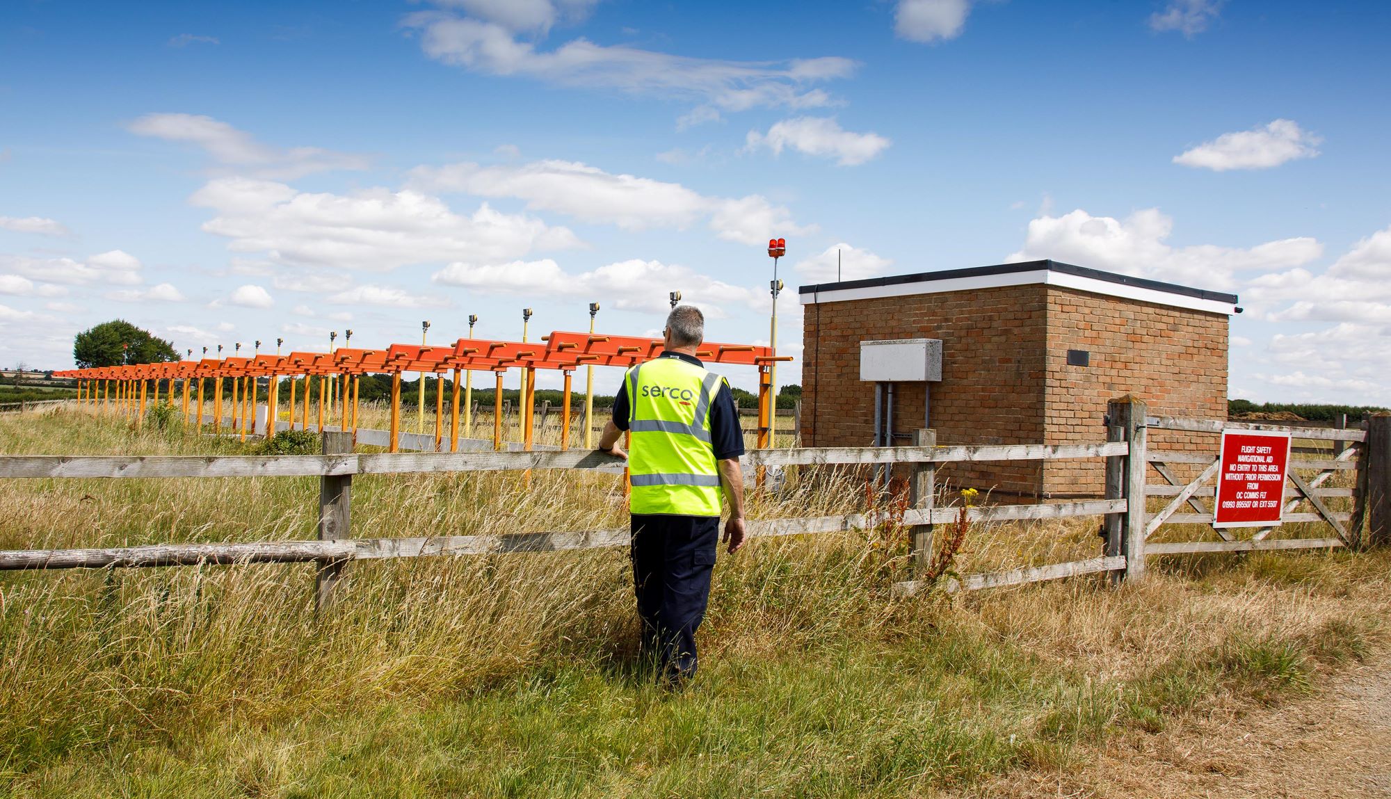 14498_15_07_202210_18_04_AirfieldSupportTeamSupervisorSimonWooldridgecheckstherunwayformaintenance_atRAFBrizeNorton.-defence