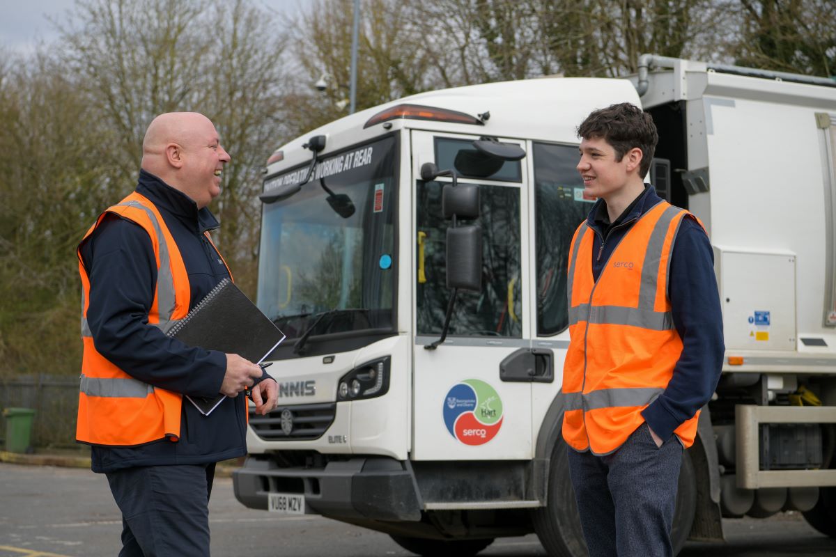 7617-31_03_2021_BasingstokeEnvironmentalServices-Employees-Truck-Recycling