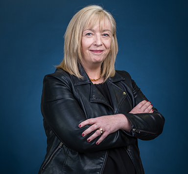 Lynne-Watson_384x356px