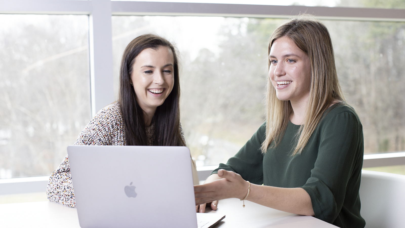 teamwork_coworkers-review-laptop_tt_xlarge-16-9