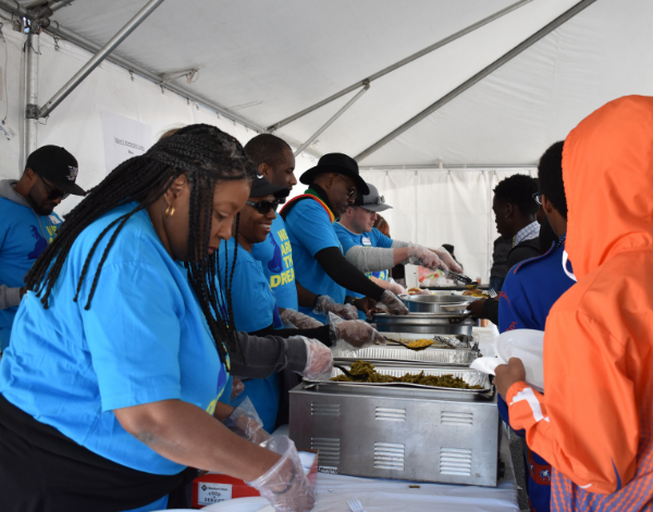 Group of TD SYNNEX employees volunteering