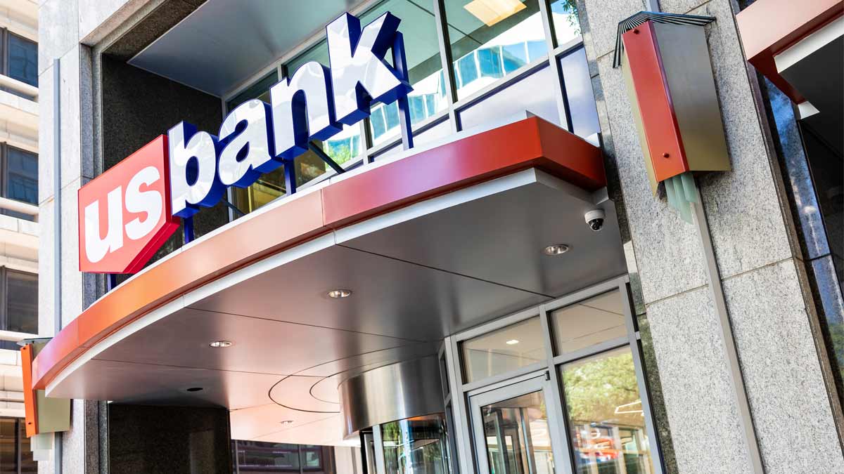 Image of U.S. Bank building with logo