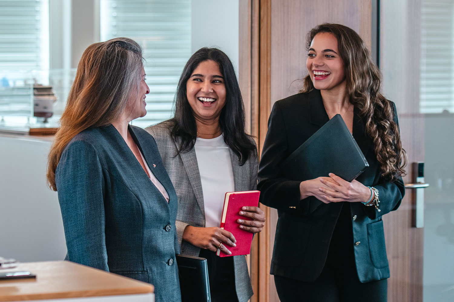 Staff-Close-Up-Corridor-Basel-1500x1000
