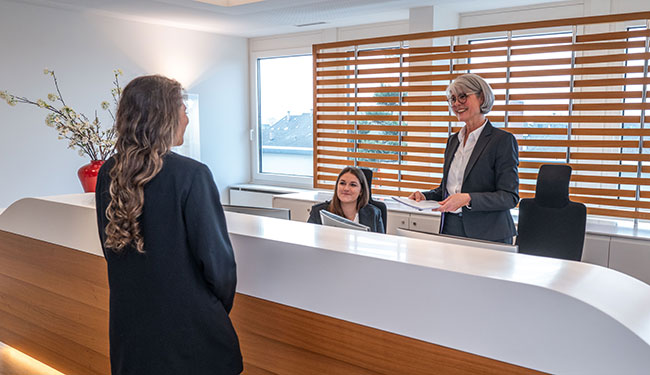 Staff-Front-Desk-Reception-Basel-650x375