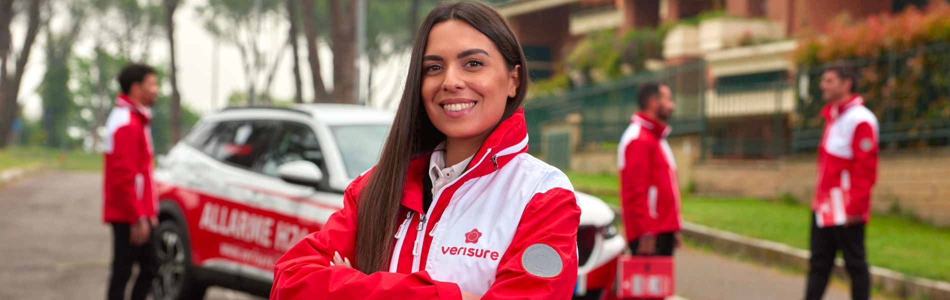 Comercial de Verisure dando instrucciones a empleados.