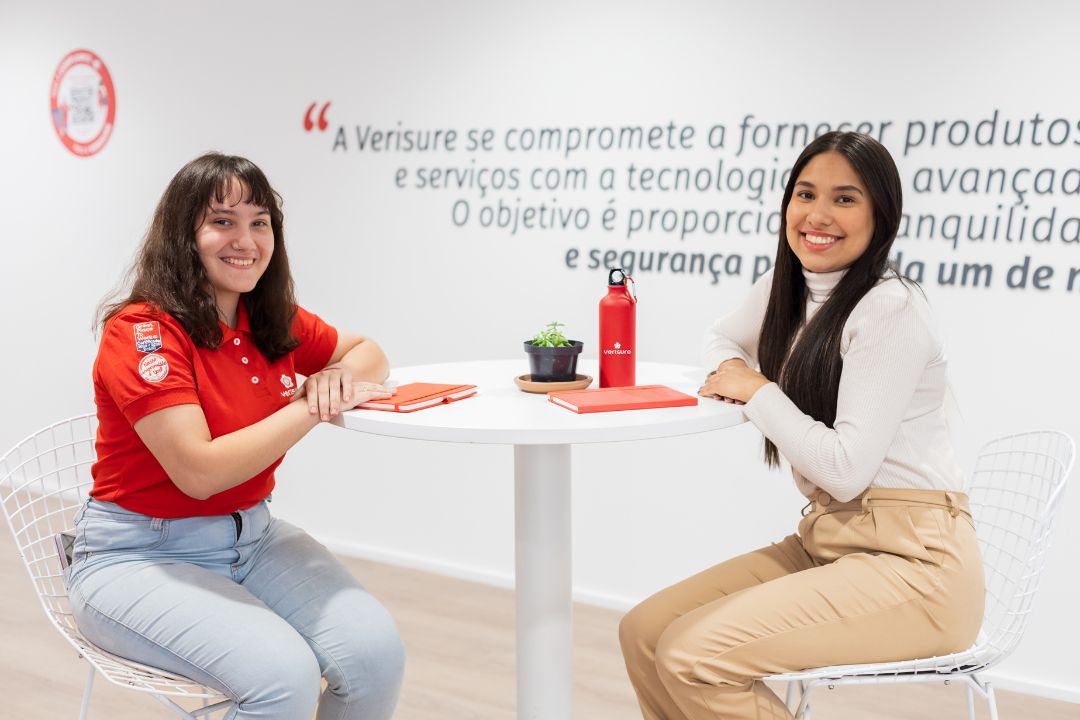 Colaboradores dando boas vindas