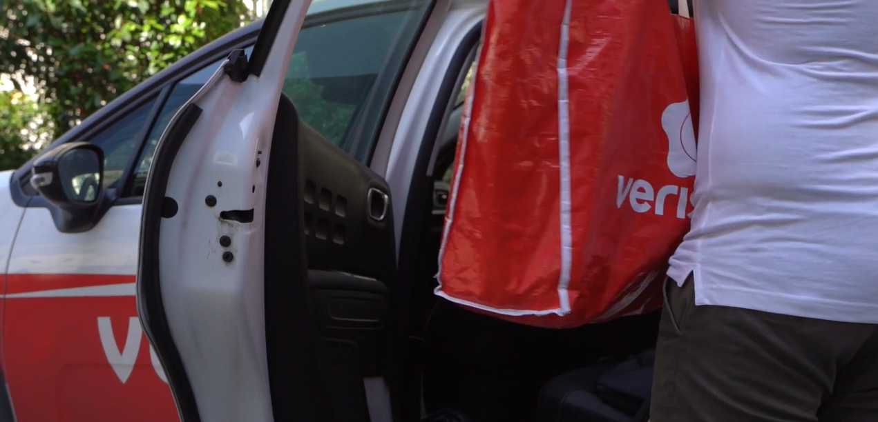 Verisure Security expert explaining alarm to client