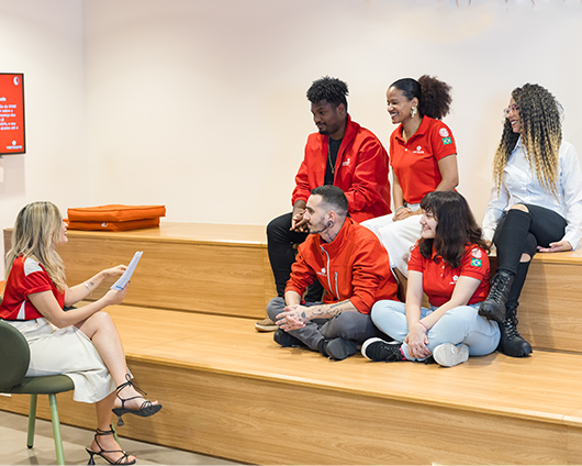 Colega de vendas vencendo uma competição