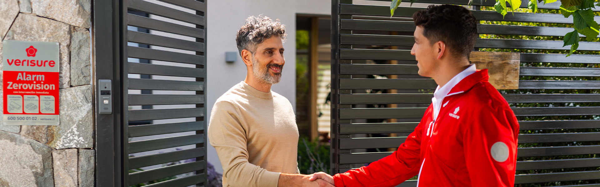 Verisure Security expert visiting a client at home