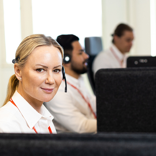 Anställda skriver kontrakt