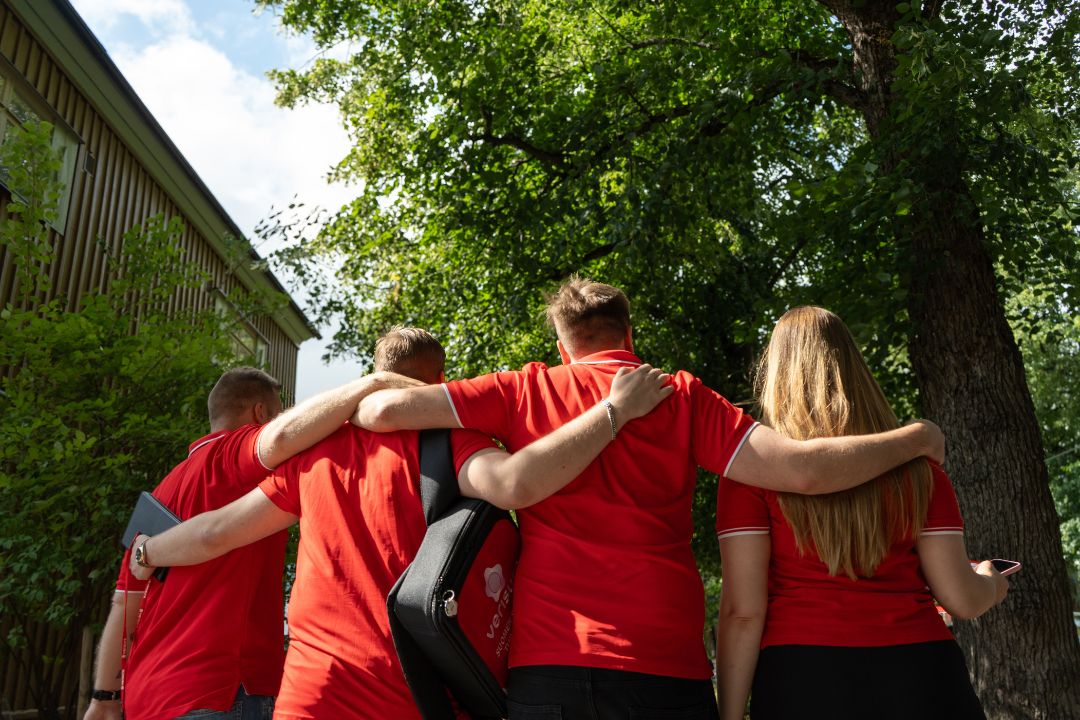 Tutustu opiskelijoiden ja harjoittelijoiden mahdollisuuksiin