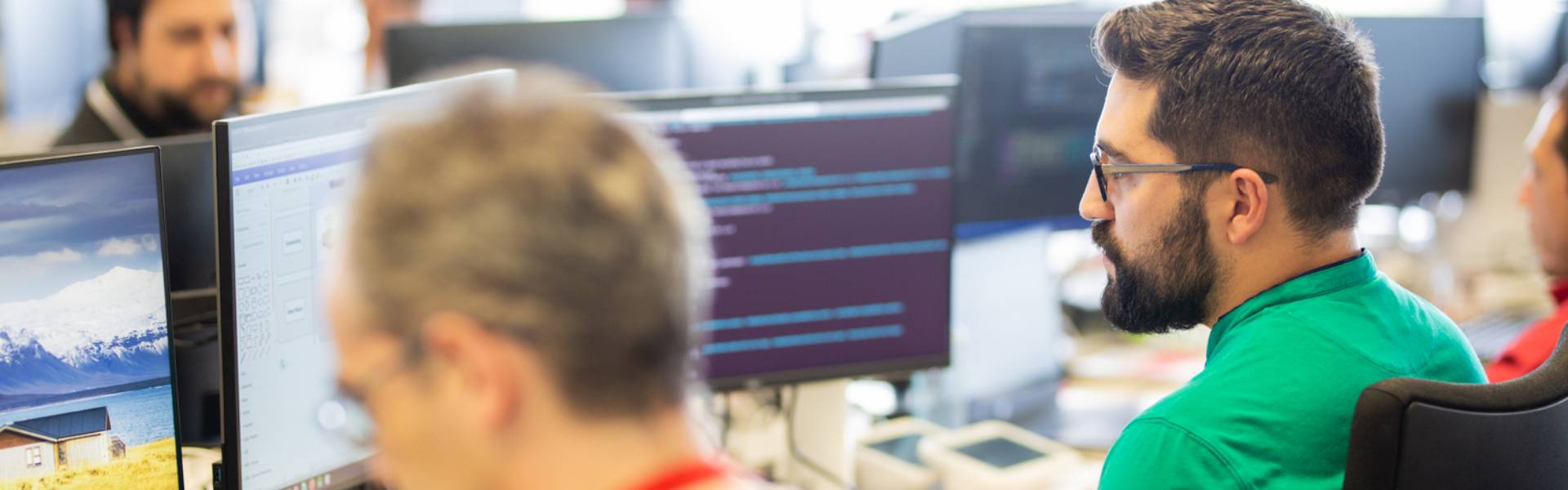 Verisure security expert visiting a client in their house