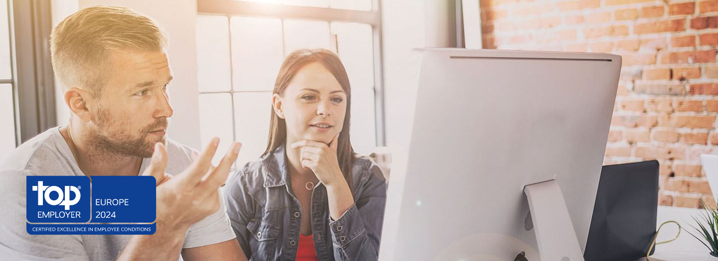 Verisure employees talking and looking at a screen