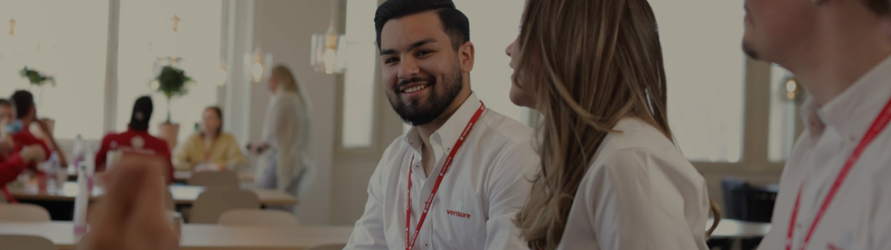 Empleados en la cantina de la oficina de Verisure
