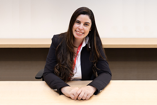 Kvinna och man under arbetsintervju