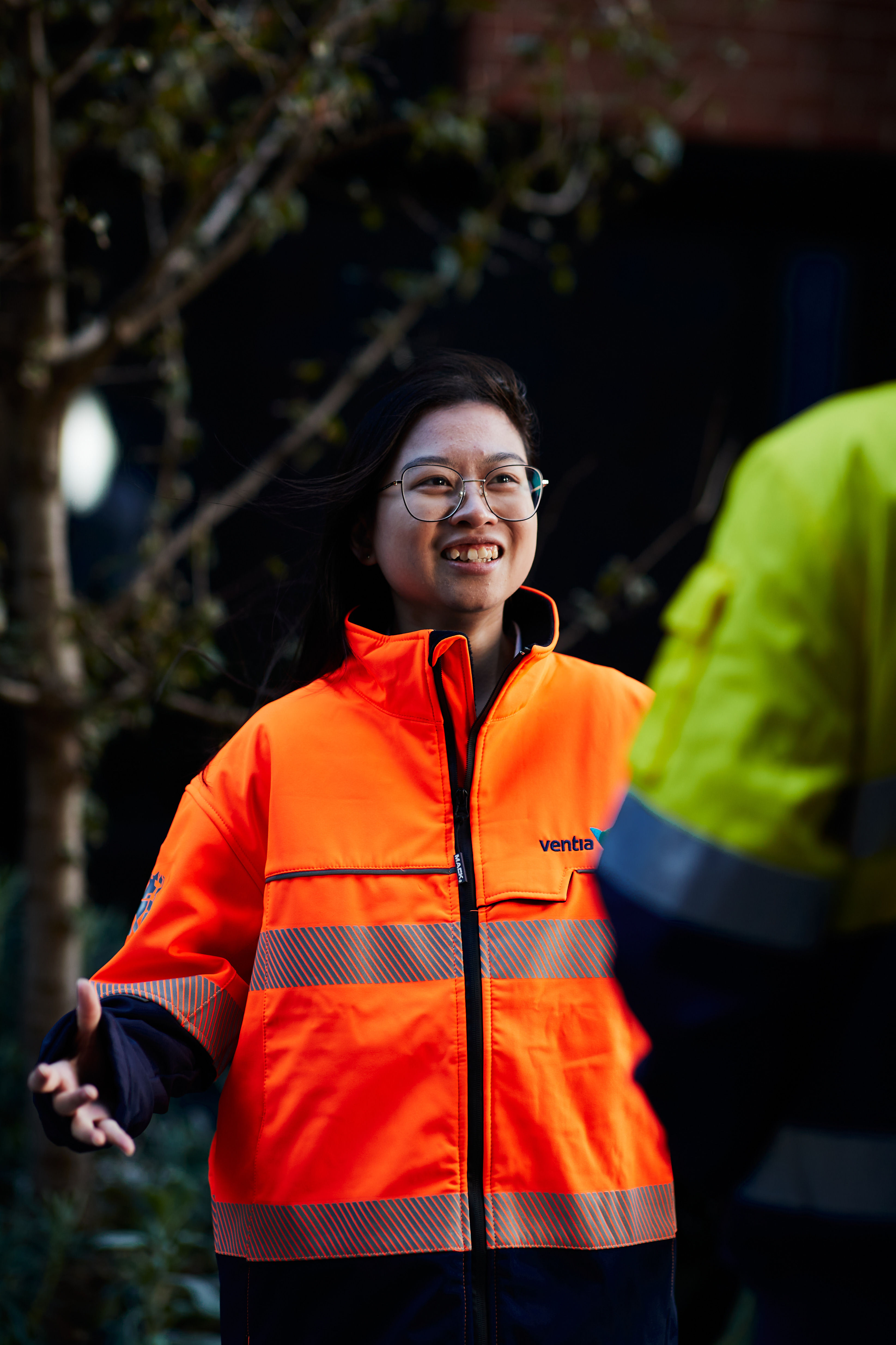 smile woman hivis