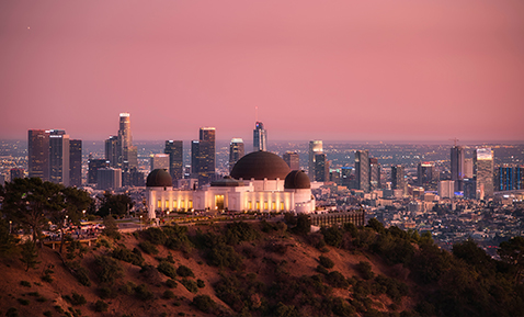A picture looking over the skyline of Los Angeles at dusk.