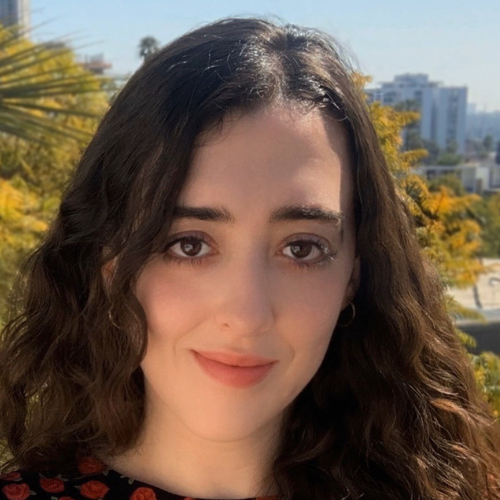 Foto de Yasmine Saqer, asistente ejecutiva de Warner Bros. Pictures