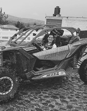 Alejandra - Financial Analyst