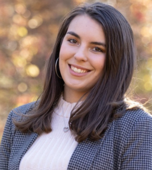 Caroline W. headshot