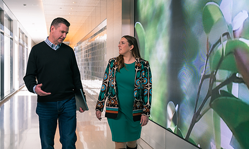 4-Nate-Alexa-LEDscreen-crop