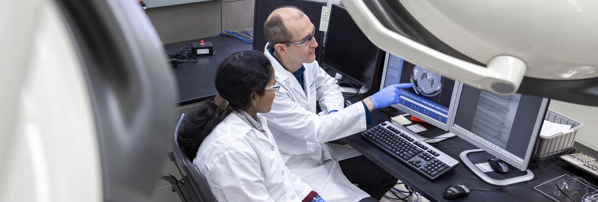 gene_2019_scientist_lab_26506.1_rgb1