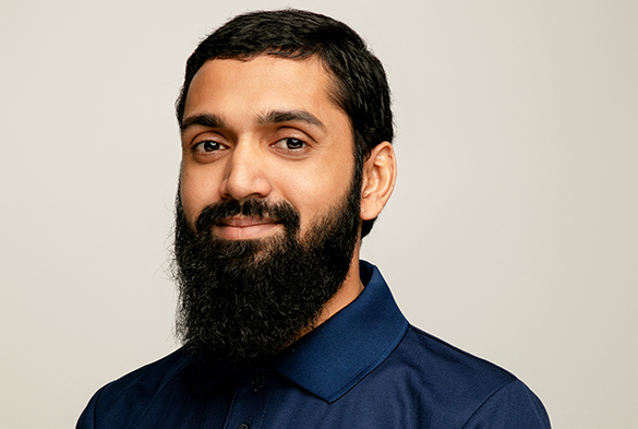 Happysmilingasianbusinesswoma