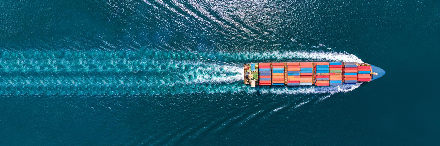 Vista superior do navio de carga