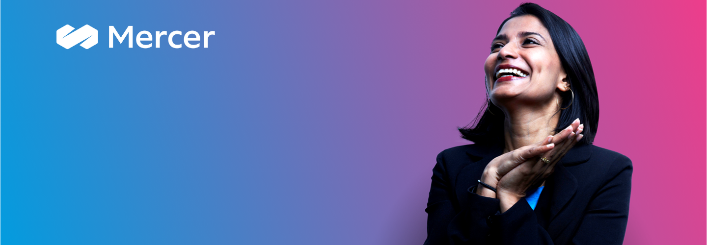 Mujer  de Mercer Sonriente