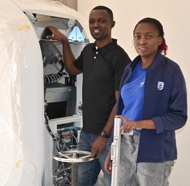 Ruth a female field service engineer at Philips