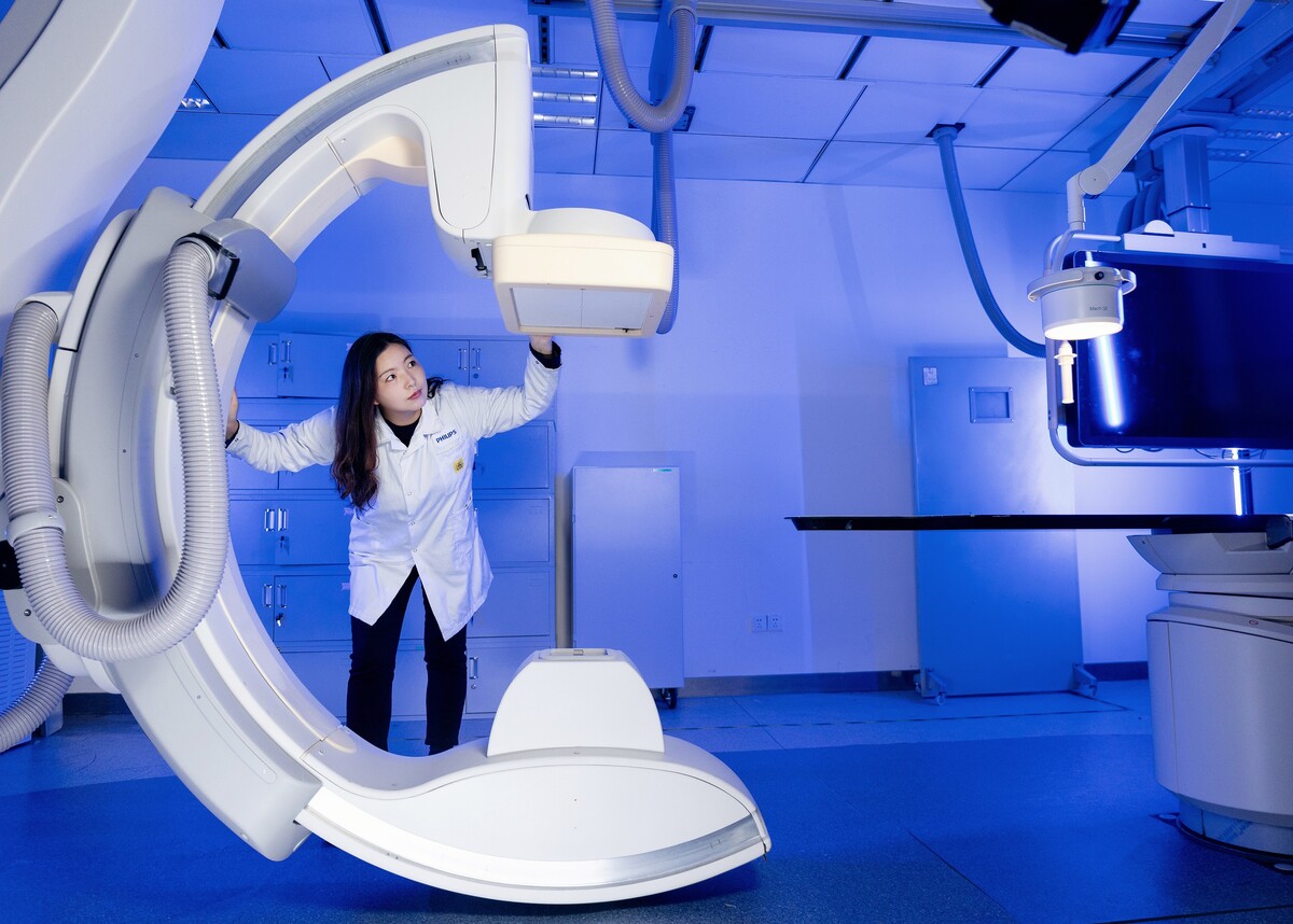 Internships at Philips. Young professional with medical equipment