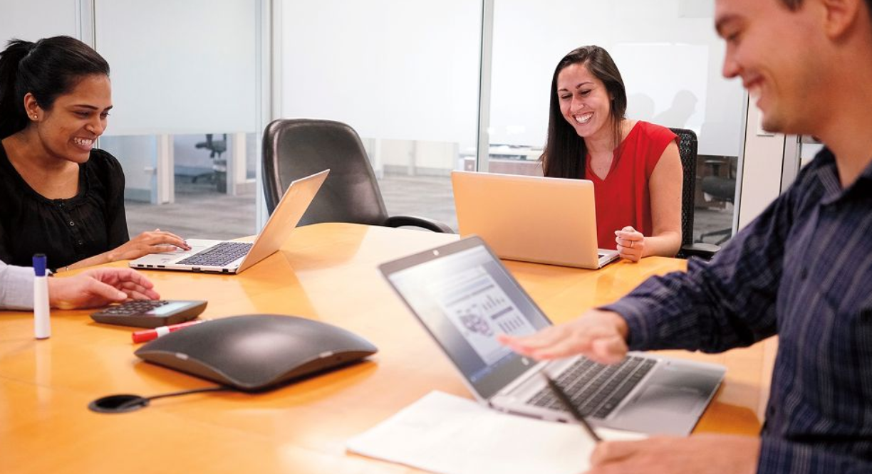 Talent Commnity: team collaborating in conference room
