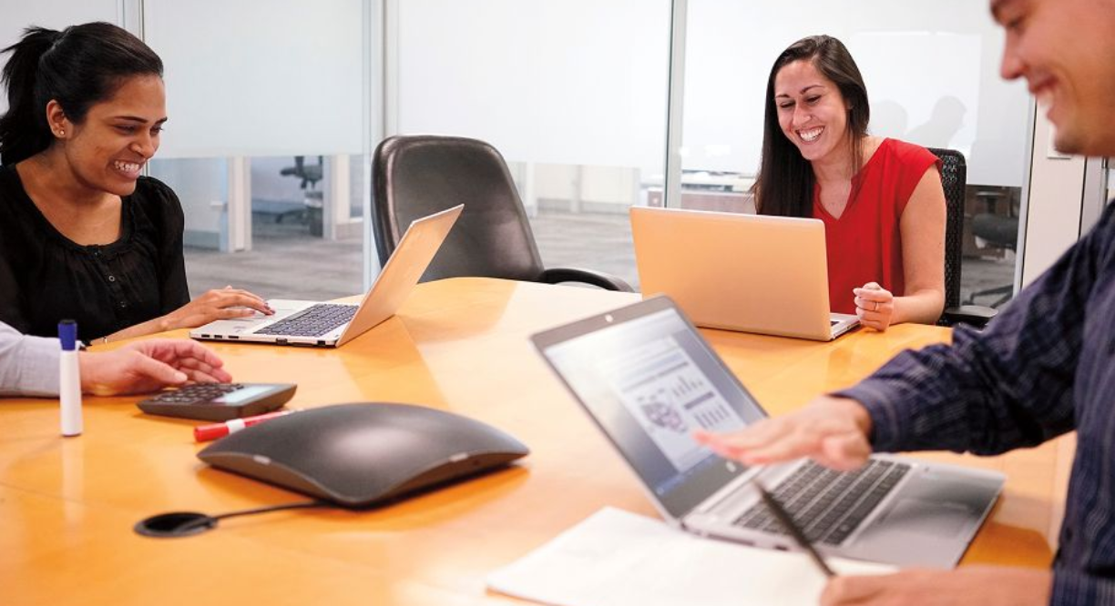 Talent Commnity: team collaborating in conference room