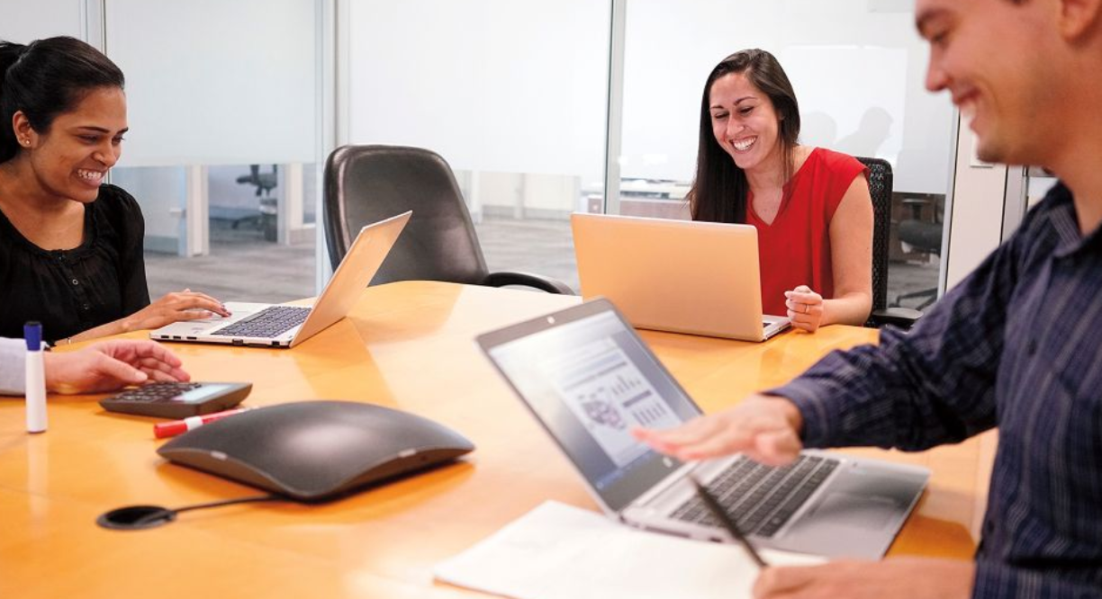 Talent Commnity: team collaborating in conference room
