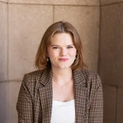 Cropped-Claire-Goldschidmt-Headshot